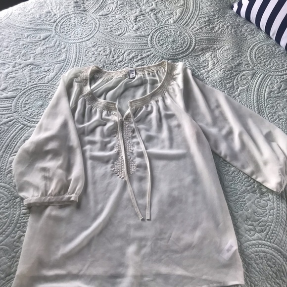 Old Navy Sheer Cream Top - Picture 4 of 7